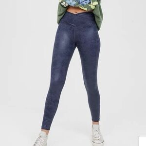 Offline by Aerie The Hugger Crossover High Waisted Crackle Leggings Size M Blue